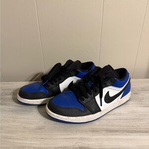 Nike Black and Blue Low-Top Sneakers
